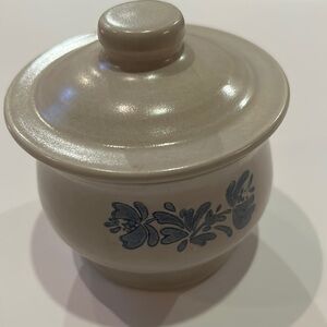 Pfaltzgraff Yorktown Covered Sugar Bowl